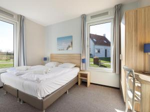 Postel nebo postele na pokoji v ubytování Waterfront Stay Near Beach + 30 fotografií