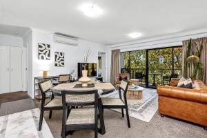 Χώρος καθιστικού στο Luxury Perth Getaway Modern Design