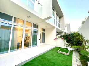 Zahrada ubytování Amazing 3BHK Townhouse in Damac Hills 2 upto 10PLL
