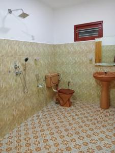 Un baño de Cha Cha Guest House