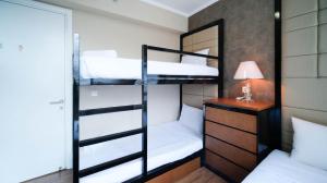 Postel nebo postele na pokoji v ubytování Spacious 2BR at The Via and The Vue Apartment Surabaya By Travelio