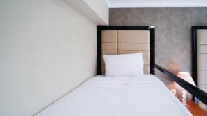 Postel nebo postele na pokoji v ubytování Spacious 2BR at The Via and The Vue Apartment Surabaya By Travelio