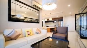Kuchyň nebo kuchyňský kout v ubytování Spacious 2BR at The Via and The Vue Apartment Surabaya By Travelio