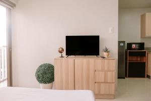 Μια τηλεόραση ή/και κέντρο ψυχαγωγίας στο A Minimalist Cozy Escape +6 φωτογραφίες