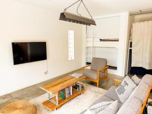 TV a/nebo společenská místnost v ubytování Hello Hotel Rce