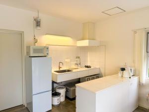 Kuchyň nebo kuchyňský kout v ubytování Hello Hotel Rce