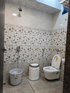 Ένα μπάνιο στο Hotel Itagi Square Vijapura