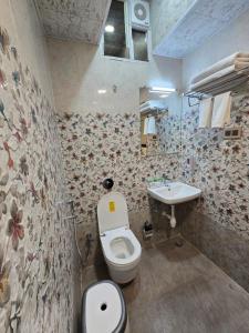 Ένα μπάνιο στο Hotel Itagi Square Vijapura