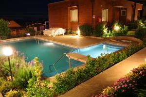 Bazén v ubytování Blumen Hotel nebo v jeho okolí
