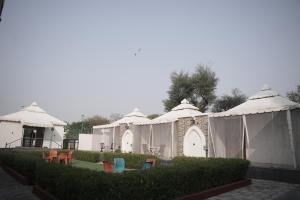 Chandraprabha Signature Resort Jaipur外面的花园