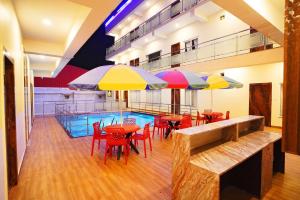 Bazén v ubytování Elegant Beach Resort nebo v jeho okolí