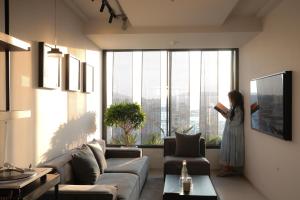 TV a/nebo společenská místnost v ubytování Pause Apartment
