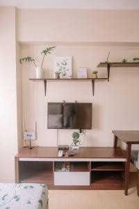 TV a/nebo společenská místnost v ubytování Irresistibly Spacious Haven