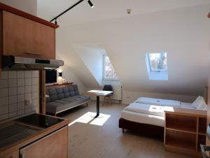 Postel nebo postele na pokoji v ubytování Mikro Apartments Erding