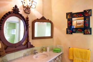 A bathroom at Poggio Imperiale Apartments Még 37 kép