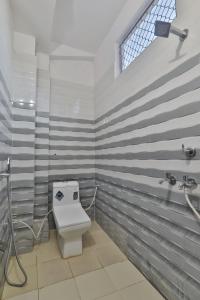 Baðherbergi á Luxury Ramayan Inn Fully Air Condition Rooms Free Parking Free Wifi