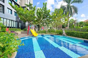 Kolam renang di atau dekat dengan Tihana by Kozystay - Tanjung Barat