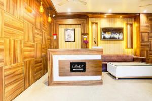 a salon with wood paneled walls and a waiting room at Super Collection O Amritsar Near Bus Stand in Amritsar
