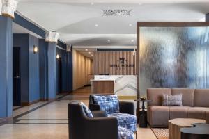 The Well House Hamilton, Tapestry Collection By Hilton的休息区