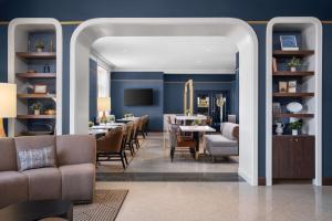 The Well House Hamilton, Tapestry Collection By Hilton的休息区