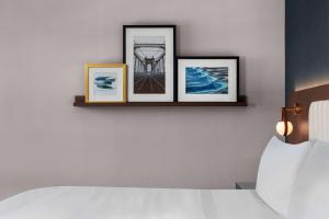 The Well House Hamilton, Tapestry Collection By Hilton客房内的一张或多张床位