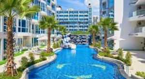 Bazén v ubytování Luxury condo - Pattaya City Centre - Grand Avenue - 405 nebo v jeho okolí