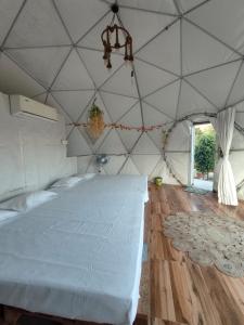 Postel nebo postele na pokoji v ubytování JSOT- Luxury Glamping