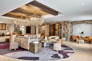 Bellasera Hotel & Suites Paso Robles, Tapestry by Hilton的休息区