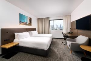 Postel nebo postele na pokoji v ubytování Holiday Inn West Perth by IHG + 37 fotografií
