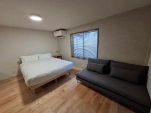 Postel nebo postele na pokoji v ubytování Phoenix Suites Myoko #101