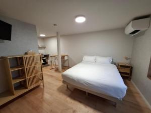 Postel nebo postele na pokoji v ubytování Phoenix Suites Myoko #101