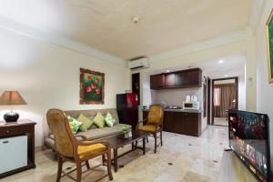 a living room with a couch and a kitchen at Private Apartment 6503 at the Jayakarta Residence in Seminyak