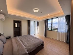 Postel nebo postele na pokoji v ubytování LCONDOTEL Hotel Studio with Balcony at Imperial Plaza near MOA NAIA PITX + 37 fotografií