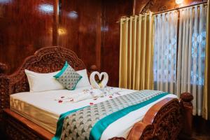Postel nebo postele na pokoji v ubytování Srey Krob Leak Resort , ស្រីគ្រប់លក្ខណ៌ រីសត