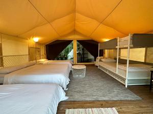Postel nebo postele na pokoji v ubytování Canopy Villa Nuang Hill