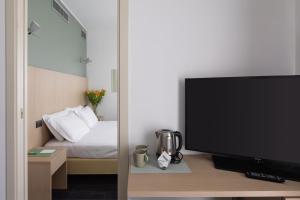 TV a/nebo společenská místnost v ubytování Energy Park Hotel