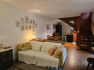 a living room with a couch and a staircase at Maison provençale, piscine, calme et Lubéron in Le Thor