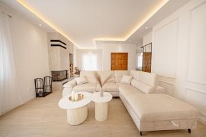 Χώρος καθιστικού στο Holiday house Greenside - with a pool