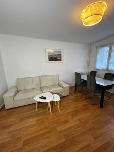 Posezení v ubytování Nice 3 rooms 400m RER B direct Paris + 17 fotografií