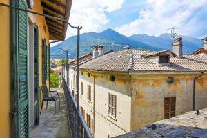 a view of an alley between two buildings at Casa Sofia in Cannobio +127 photos
