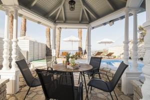 Patio nebo venkovní prostory v ubytování La Vista Residence - 5 BDS, 2 private swimming pools, stunning sea views only 10 minutes from Corfu Town's Centre