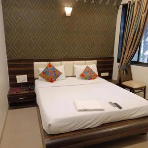 Gallery image of Room F1 in Mumbai +2 photos