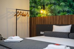 Ένα ή περισσότερα κρεβάτια σε δωμάτιο στο Dioroh Suites Meteora 304 +26 φωτογραφίες