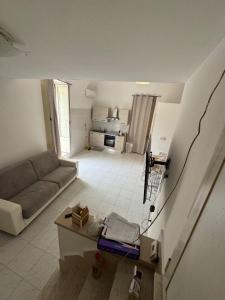 a small living room with a couch and a table at Casa FLAVIA in Serracapriola