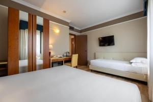 Ένα ή περισσότερα κρεβάτια σε δωμάτιο στο iH Hotels Padova Admiral