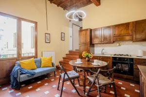 Kuchyňa alebo kuchynka v ubytovaní Heart of Florence - San Lorenzo Lovely Apartment