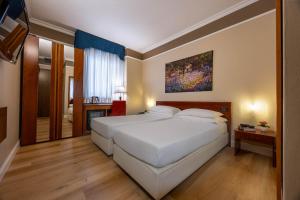 Ένα ή περισσότερα κρεβάτια σε δωμάτιο στο iH Hotels Padova Admiral