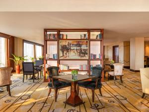 Posezení v ubytování Fairmont Makati