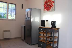 Kuchyň nebo kuchyňský kout v ubytování Maison 4 pièces 6 couchages Saint Georges d'Oléron SGO000-094