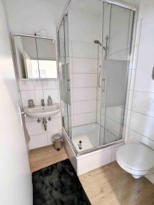 Ένα μπάνιο στο Stylish Studio for Two Prime Location in Hamburg